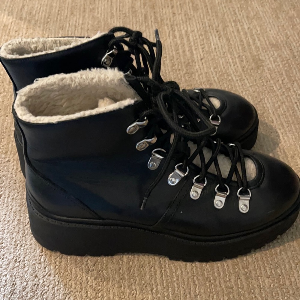 AQUA BOOTS